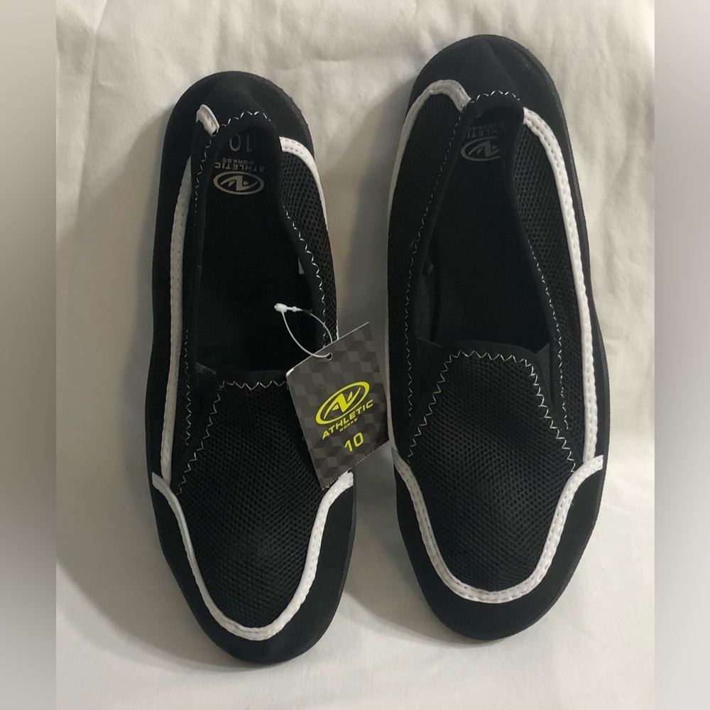 Women’s water shoes slip on front mesh breathable black. Size 10